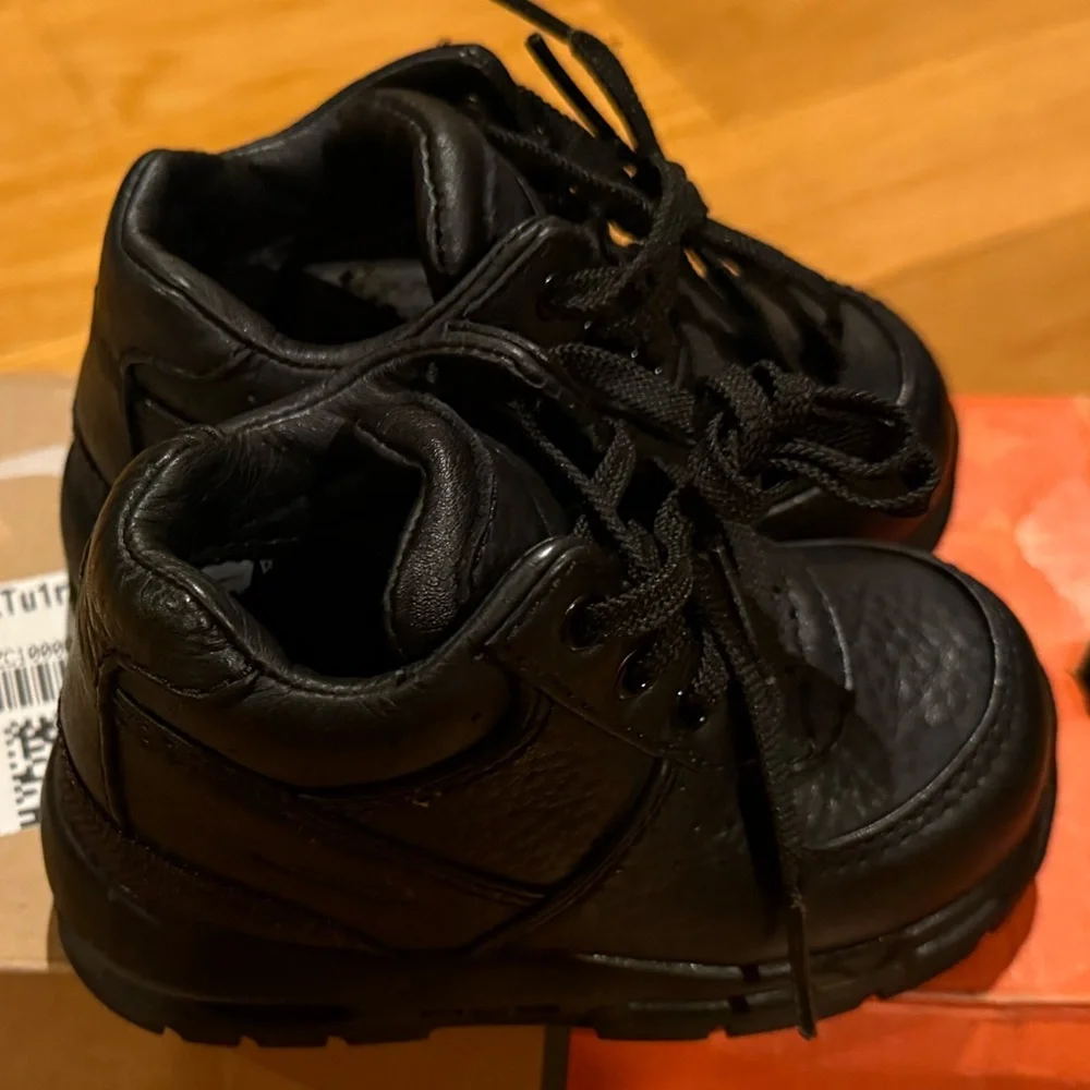 NIKE toddlers Air Max Goadome ACG boots